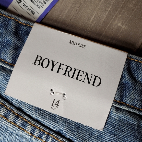 NWT Future Collective Women's Mid-Rise Faded Boyfriend Jeans with Kahlana Sz 14 - Picture 12 of 16